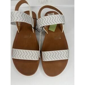 NWT Fifth And Luxe White And Silver Sandals